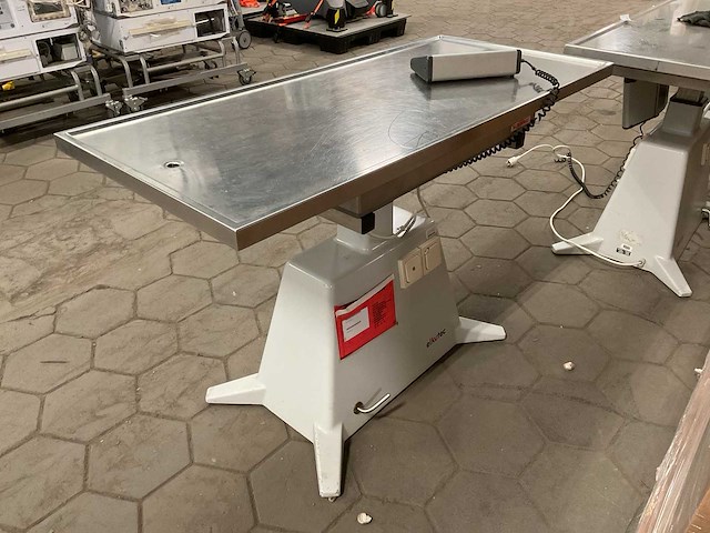 Elkutec v110 examination table - afbeelding 3 van  5