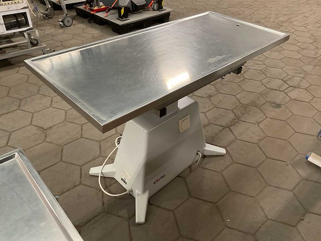 Elkutec v110 examination table - afbeelding 1 van  6