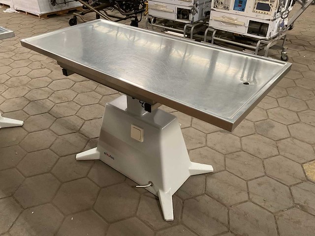 Elkutec v110 examination table - afbeelding 2 van  6