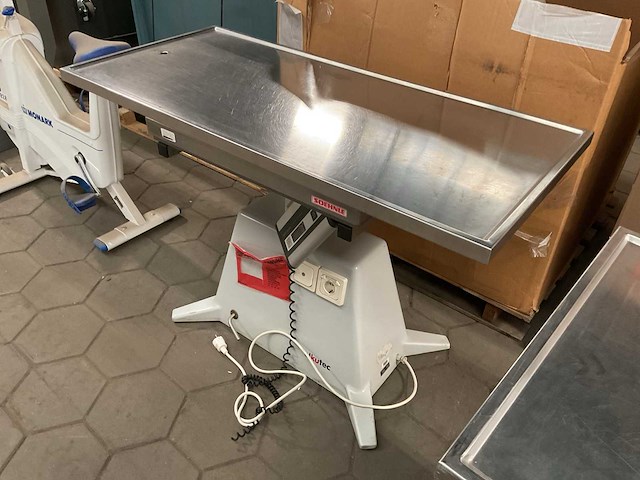 Elkutec v110 examination table - afbeelding 4 van  6