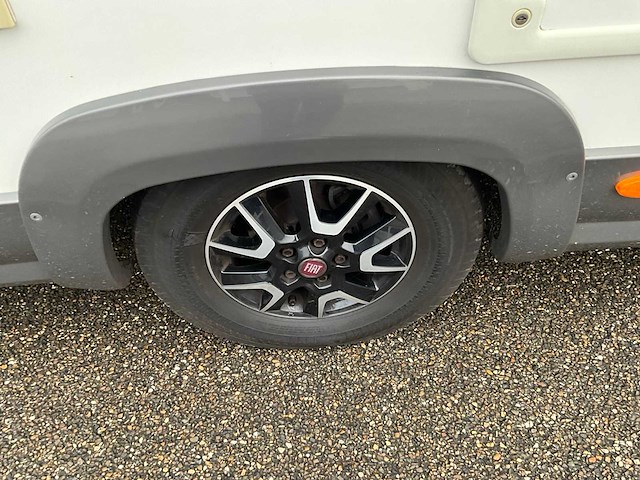 Elnagh - t-loft - 530 - hefbed - enkele bedden - camper - 2017 - afbeelding 26 van  40