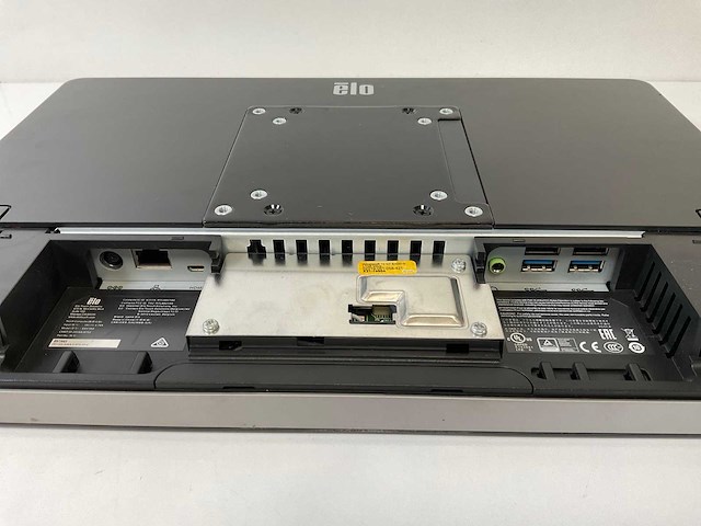 Elo touch solutions elo wlids i5 15.5”, core(tm) i5 6th gen, 16 gb ram, 250 gb ssd all-in-one desktop (6x) - afbeelding 19 van  22