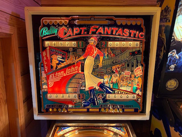 Elton john - captain fantastic - bally - flipperkast - afbeelding 4 van  10
