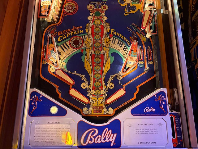 Elton john - captain fantastic - bally - flipperkast - afbeelding 9 van  10