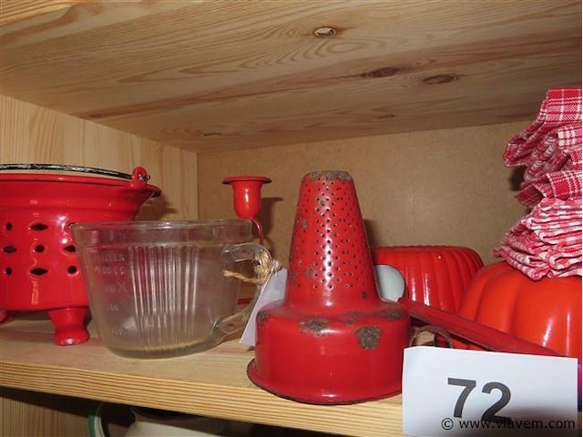 Emaille, lucifers, puddingvormen enz…. - afbeelding 1 van  3