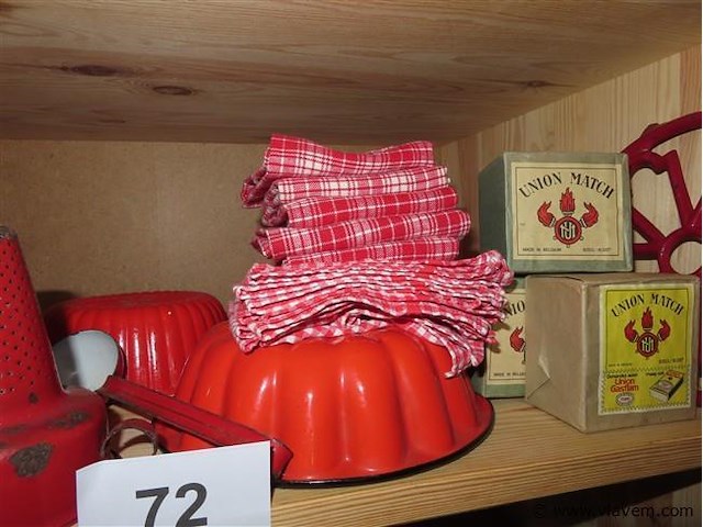 Emaille, lucifers, puddingvormen enz…. - afbeelding 2 van  3