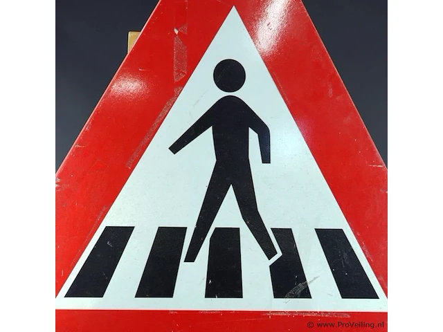 Emaille nederlandse verkeersbord j22, dat waarschuwt voor een nabijgelegen voetgangersoversteekplaats (een zebrapad) - afbeelding 3 van  5