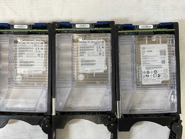 Emc (ktn-stl3) 9x 300 gb sas(hdeae02eaa51) - 3x 300 gb sas(huc156030css200) - 1x 300 gb sas(hus156030vls600) - 1x 300 gb sas(st300mp0026 disk array enclosure - afbeelding 9 van  11
