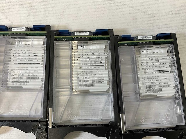 Emc (ktn-stl3) 9x 300 gb sas(hdeae02eaa51) - 3x 300 gb sas(huc156030css200) - 1x 300 gb sas(hus156030vls600) - 1x 300 gb sas(st300mp0026 disk array enclosure - afbeelding 10 van  11