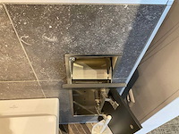 Emco inbouwborstelgarnituur en closetrolhouder - afbeelding 4 van  5