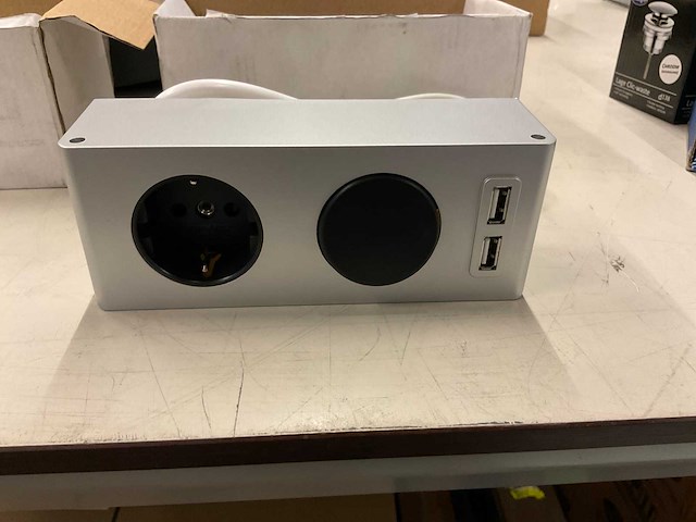 Emco opbouwwandcontactdoos met schakelaar (2x) - afbeelding 1 van  2