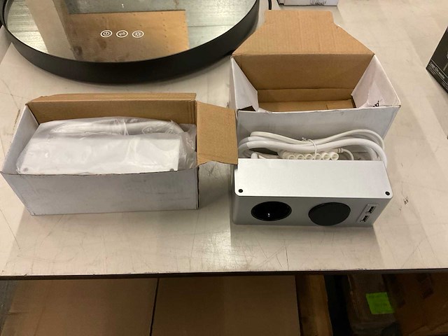 Emco opbouwwandcontactdoos met schakelaar (2x) - afbeelding 2 van  2