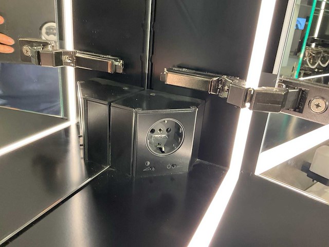 Emco spiegelkast en scheerspiegel - afbeelding 5 van  7