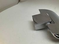 Emco trend toiletrolhouder met klep chroom - afbeelding 4 van  5