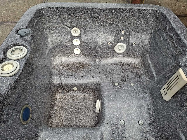 Emerald 4 persoons jacuzzi en buitenspa - afbeelding 9 van  27