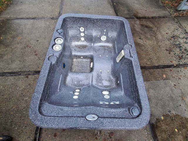 Emerald 4 persoons jacuzzi en buitenspa - afbeelding 12 van  27