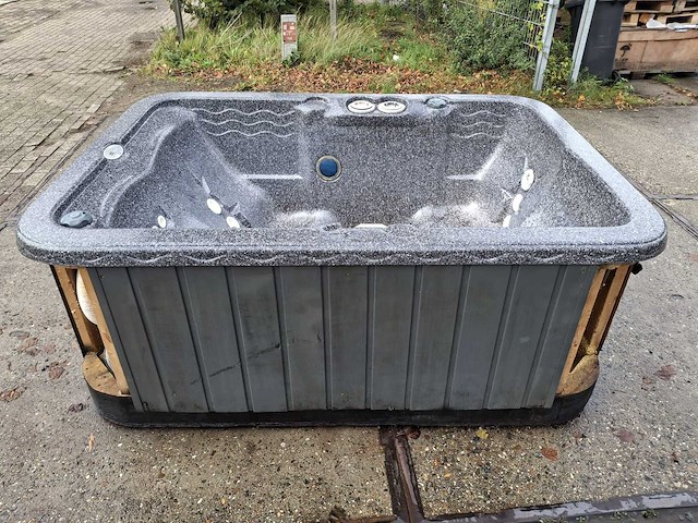 Emerald 4 persoons jacuzzi en buitenspa - afbeelding 10 van  27