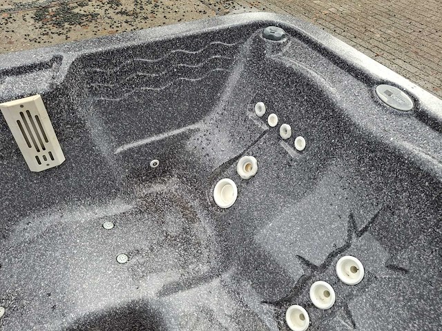 Emerald 4 persoons jacuzzi en buitenspa - afbeelding 8 van  27