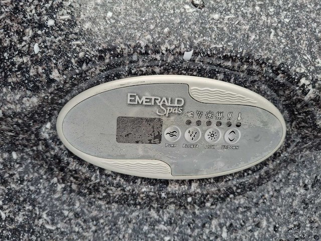 Emerald 4 persoons jacuzzi en buitenspa - afbeelding 17 van  27