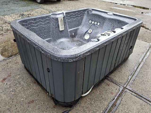 Emerald 4 persoons jacuzzi en buitenspa - afbeelding 25 van  27