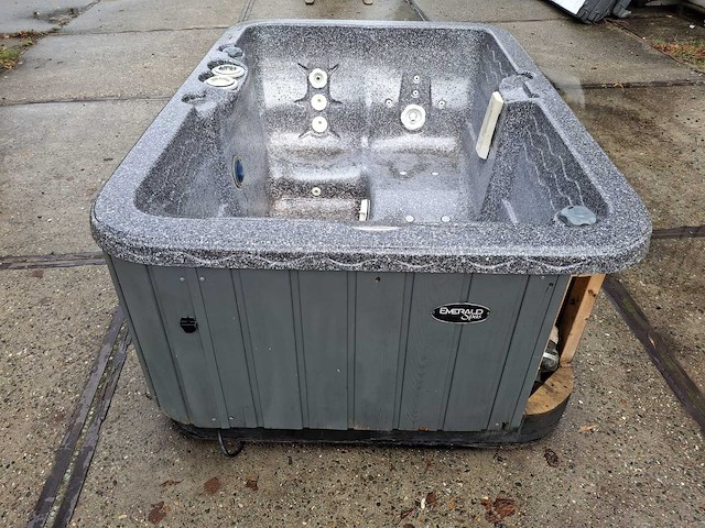Emerald 4 persoons jacuzzi en buitenspa - afbeelding 15 van  27