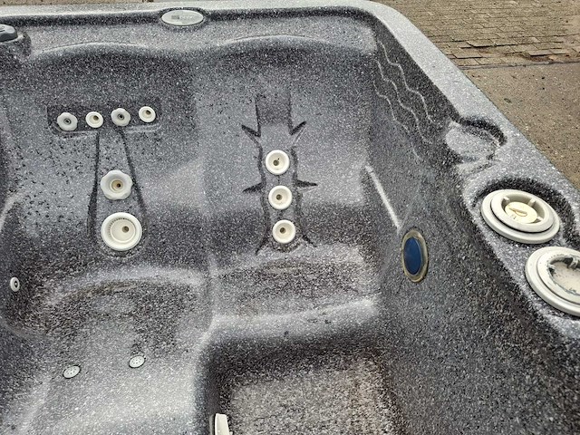 Emerald 4 persoons jacuzzi en buitenspa - afbeelding 5 van  27