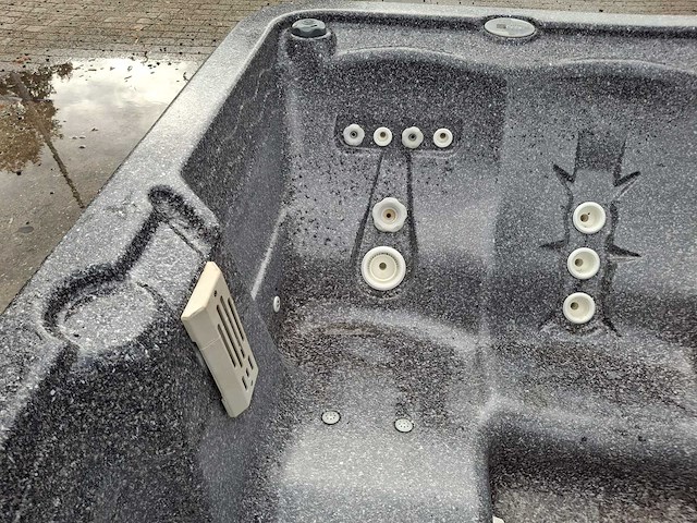 Emerald 4 persoons jacuzzi en buitenspa - afbeelding 6 van  27