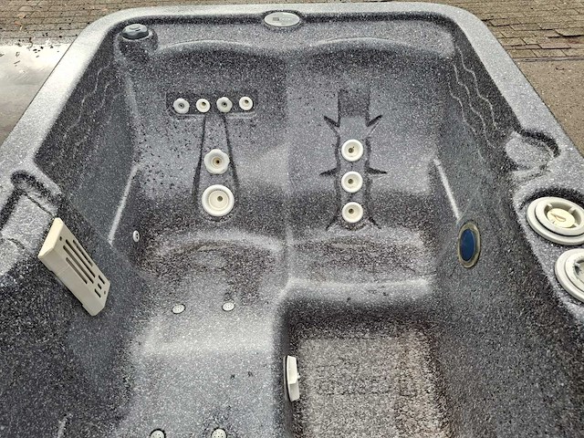 Emerald 4 persoons jacuzzi en buitenspa - afbeelding 12 van  27