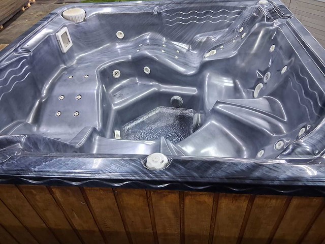 Emerald / gecko - jacuzzi - afbeelding 5 van  7