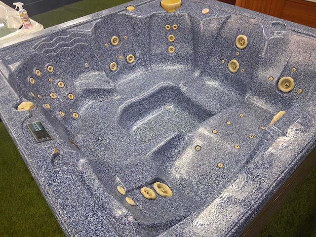 Emerald jacuzzi - afbeelding 2 van  3