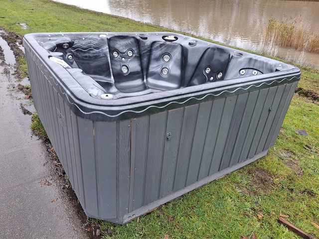 Emerald spa 7 persoons jacuzzi en buitenspa - afbeelding 3 van  28