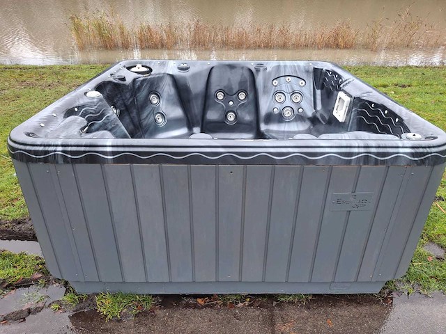 Emerald spa 7 persoons jacuzzi en buitenspa - afbeelding 8 van  28