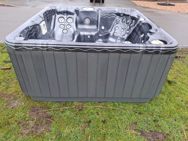 Emerald spa 7 persoons jacuzzi en buitenspa - afbeelding 21 van  28