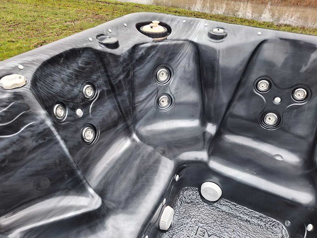 Emerald spa 7 persoons jacuzzi en buitenspa - afbeelding 2 van  28