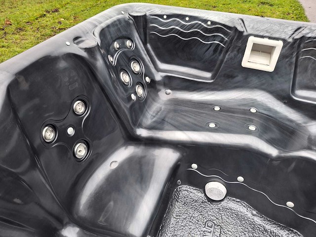 Emerald spa 7 persoons jacuzzi en buitenspa - afbeelding 18 van  28