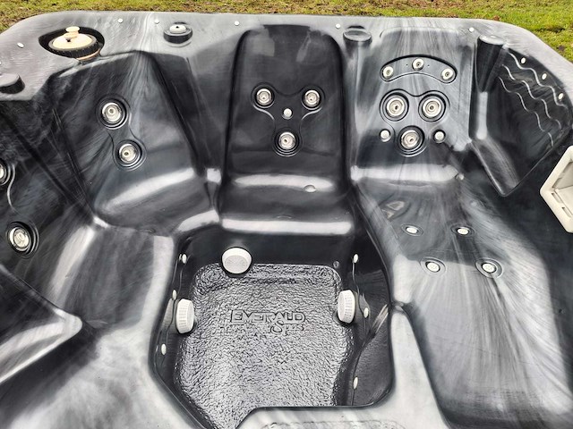 Emerald spa 7 persoons jacuzzi en buitenspa - afbeelding 19 van  28