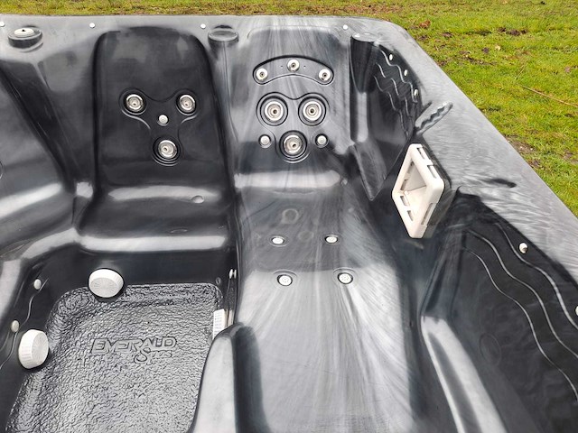Emerald spa 7 persoons jacuzzi en buitenspa - afbeelding 27 van  28