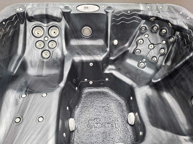 Emerald spa 7 persoons jacuzzi en buitenspa - afbeelding 14 van  28