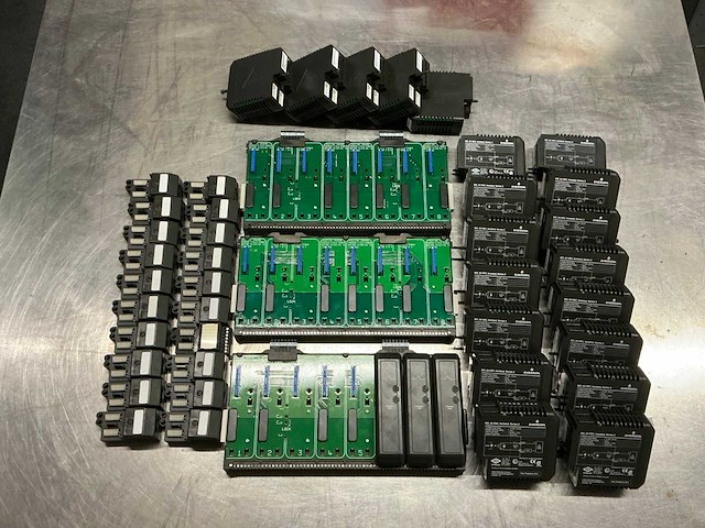 Emerson kj3208x1-ba1 digitale uitgangsmodule plc (20x) - afbeelding 1 van  10