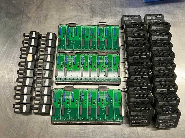 Emerson kj3208x1-ba1 digitale uitgangsmodule plc (20x) - afbeelding 1 van  10