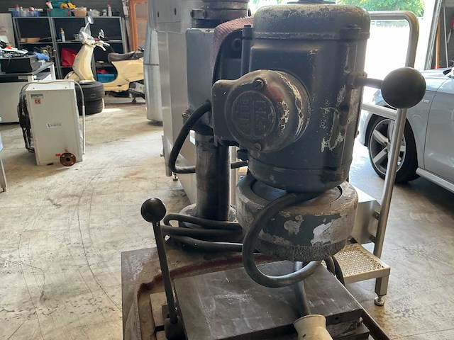 Emf dordt 226b kolomboormachine - afbeelding 9 van  11