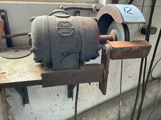 Emf vintagemodel werkbankslijpmachine - afbeelding 2 van  6