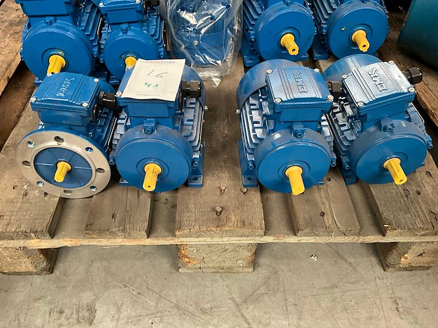 Emk 0,12 tot 0,37kw elektromotor (4x) - afbeelding 1 van  6