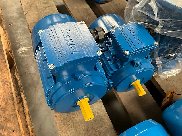 Emk elektromotor (5x) - afbeelding 1 van  2