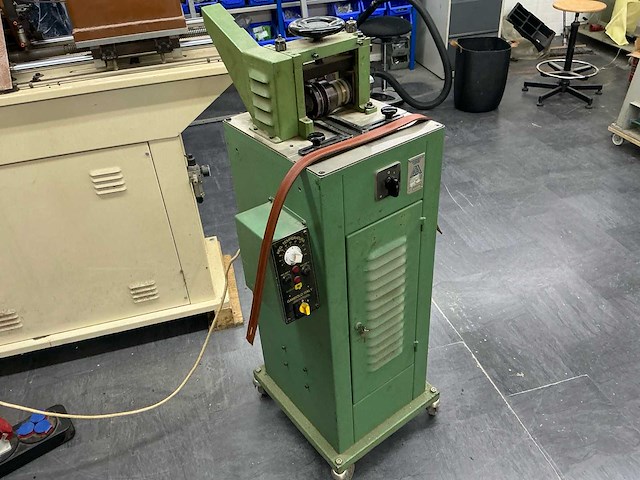 Emmecipi industriële verwarmde riem-/lederafwerkingsmachine - afbeelding 1 van  8