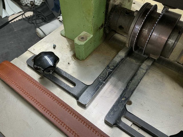 Emmecipi industriële verwarmde riem-/lederafwerkingsmachine - afbeelding 8 van  8
