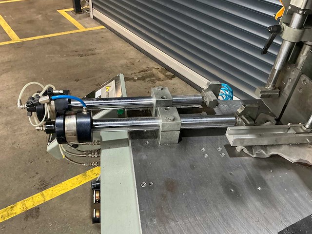 Emmegi - 2001 - afkortcirkelzaagmachine - afbeelding 9 van  12