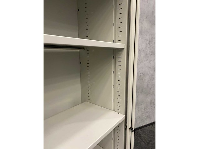 Emmein - hoge stalen roldeurkast met sleutel - afbeelding 7 van  7