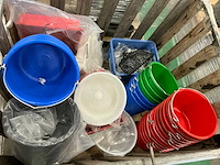 Emmer en divers tuingereedschap - afbeelding 4 van  8