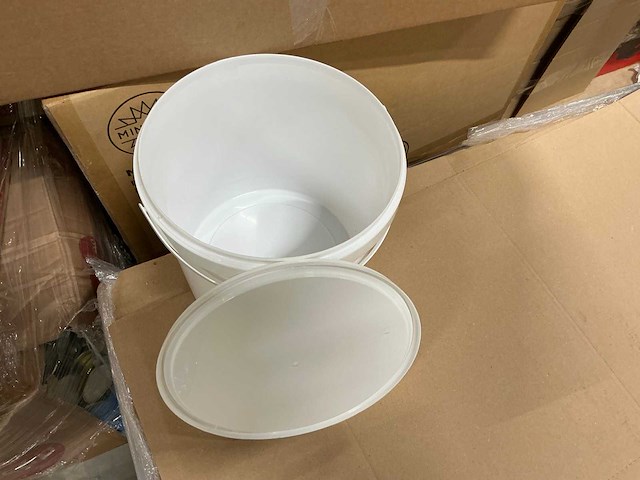 Emmer met deksel (circa 600x) - afbeelding 3 van  5